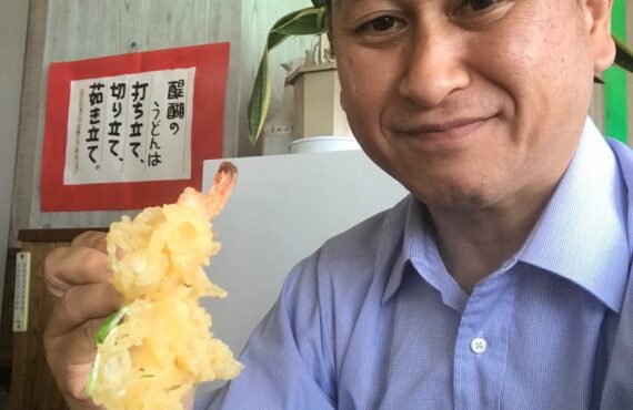 店長が一人でお昼だってよ。